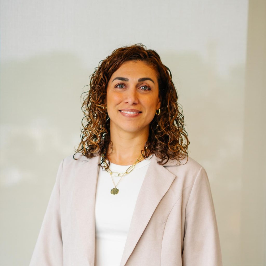 Ana Pelhank Headshot